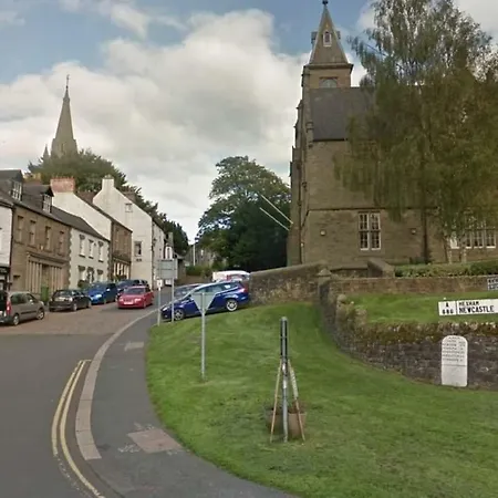 Globe Holiday * Alston